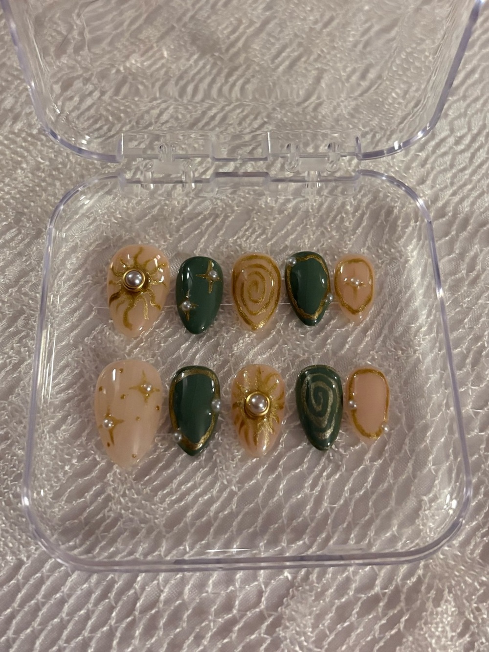 Green and Beige Gold-Accented Press-On Nail Set for Women